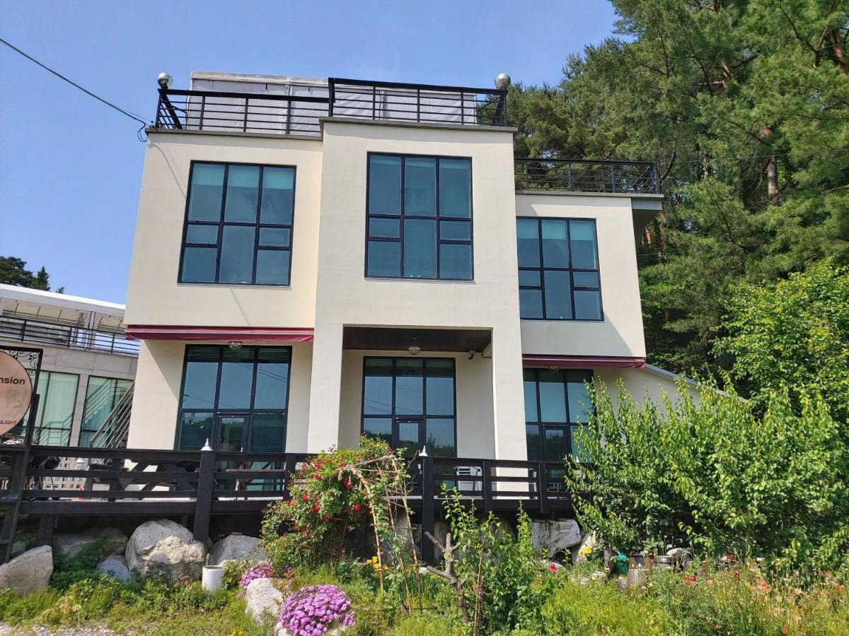 Rooftop Moonlight Pension Gangneung Extérieur photo